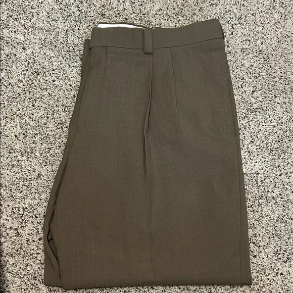 EUC Haggar Men's Tan Classic Dress Pants with pleated front - Picture 5 of 7